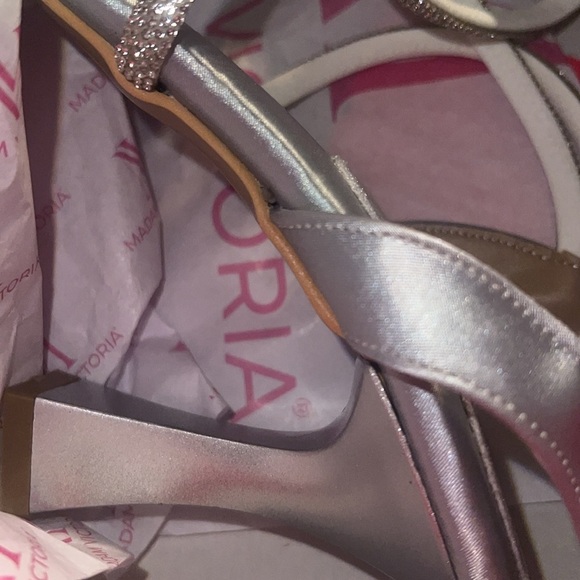 MADAM VICTORIA Women's Slingback Buckle Kitten Chunky Heels | Size 5.5 | NEW!🩶 - Picture 3 of 6